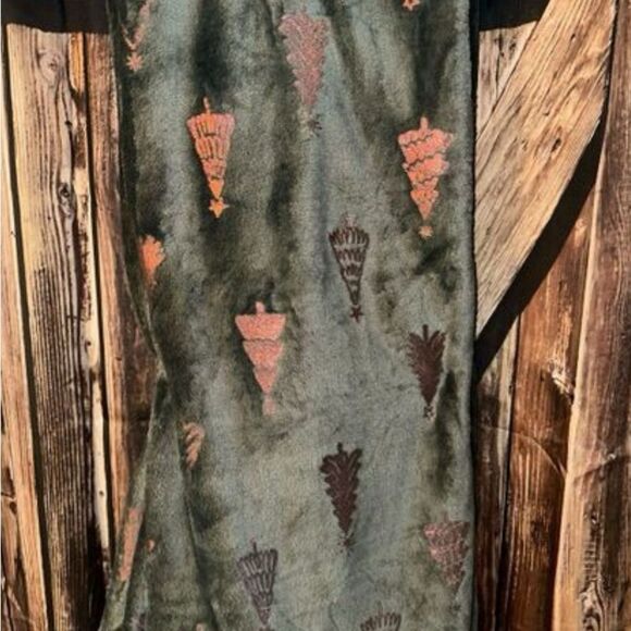 Christmas Grey with Red Christmas Tree blanket throw fuzzy oversized  plush foil - Picture 1 of 7